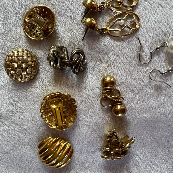 Vintage 6 pairs fashion earrings clip ons and pierced - Picture 2 of 4
